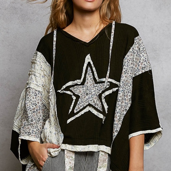 POL Tops - Pol Oversized High Low Shirt V Neck Top Floral Star Oversized Floral Black Small